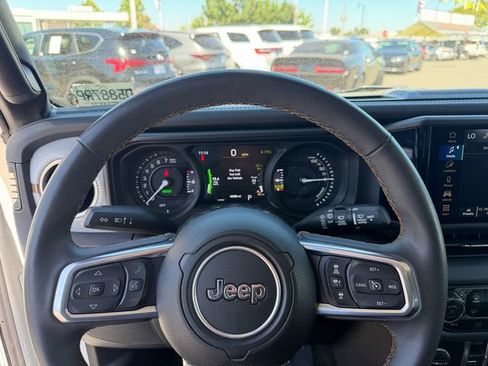 Used 2024 Jeep Wrangler Unlimited Sahara AWD/4WD image 15