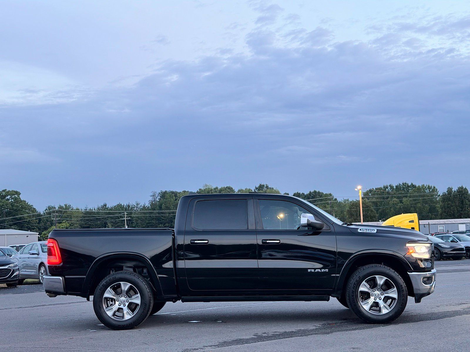 Used 2019 RAM 1500 Laramie AWD/4WD image 11
