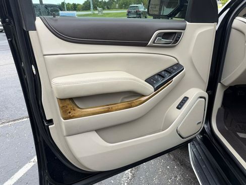 Used 2017 GMC Yukon Denali w/ Open Road Package AWD/4WD image 10
