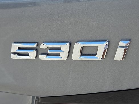 Used 2023 BMW 530i xDrive AWD/4WD image 8