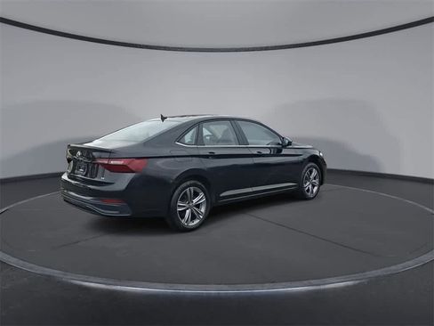 Used 2023 Volkswagen Jetta SE image 8