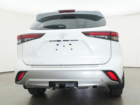 New 2026 Toyota Highlander Platinum AWD/4WD image 10