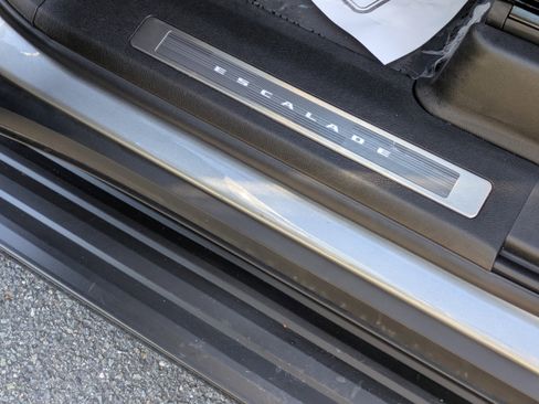 Used 2024 Cadillac Escalade Premium Luxury Platinum image 24