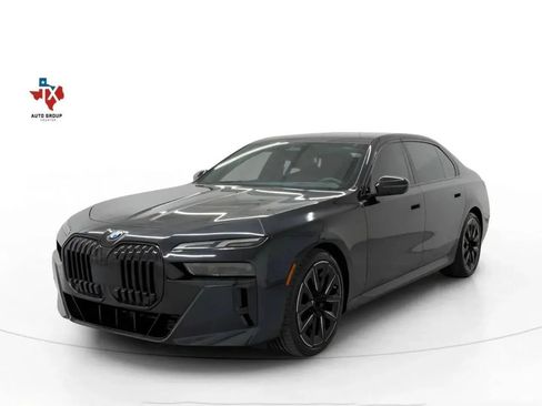 Used 2023 BMW 740i w/ Parking Assistance Package RWD image 5