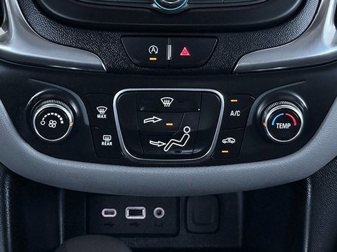 Used 2022 Chevrolet Equinox LS image 15