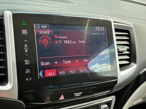 Used 2016 Honda Pilot Touring image 23