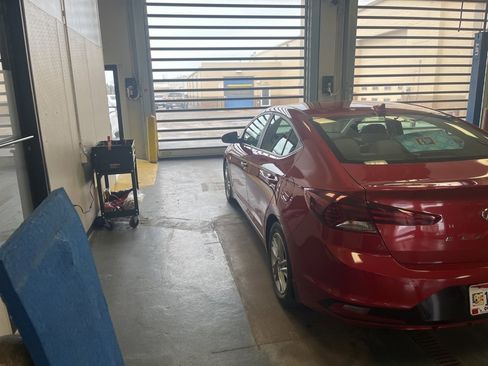 Used 2019 Hyundai Elantra SEL image 16