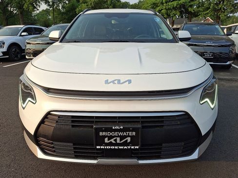 New 2025 Kia Niro EX image 2