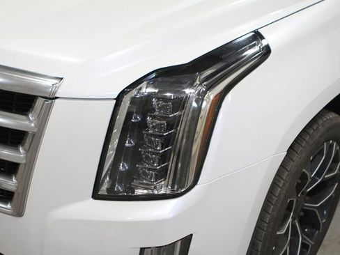 Used 2018 Cadillac Escalade ESV Luxury AWD/4WD image 8