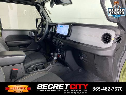 Used 2024 Jeep Wrangler Unlimited AWD/4WD image 32