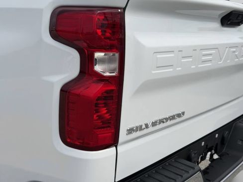 Used 2022 Chevrolet Silverado 1500 LT w/ Z71 Off-Road Package AWD/4WD image 12