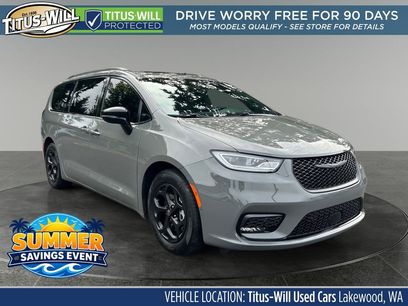 Used 2025 Chrysler Pacifica Premium