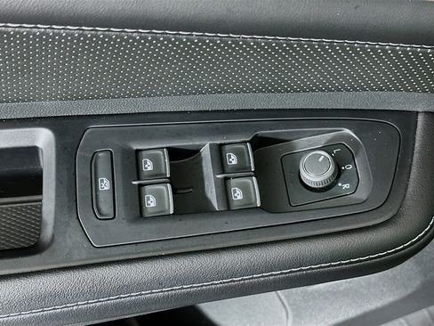 Used 2024 Volkswagen Atlas SE image 15