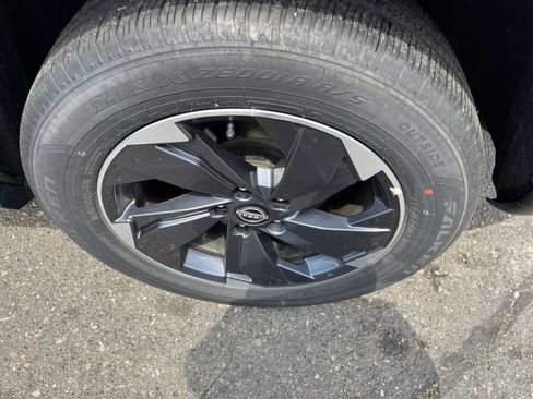 Used 2025 Nissan Rogue SV FWD image 27