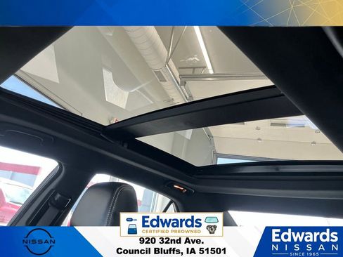 Used 2023 Chrysler 300 S RWD image 33