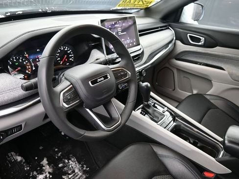Used 2024 Jeep Compass Latitude image 21