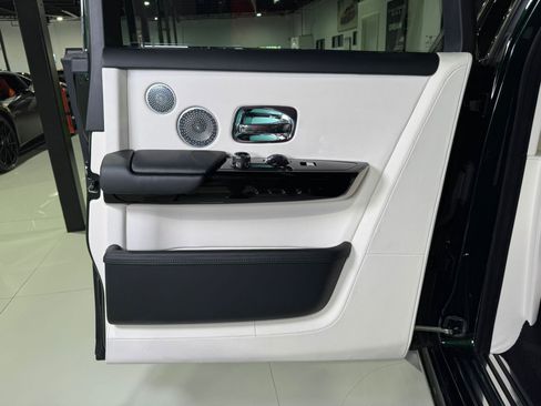 Used 2022 Rolls-Royce Phantom Sedan image 43