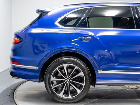 Used 2021 Bentley Bentayga w/ First Edition Specification AWD/4WD image 25