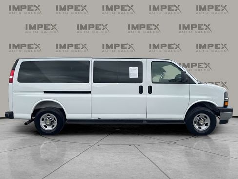 Used 2025 Chevrolet Express 3500 LT w/ LT Preferred Equipment Group RWD image 6