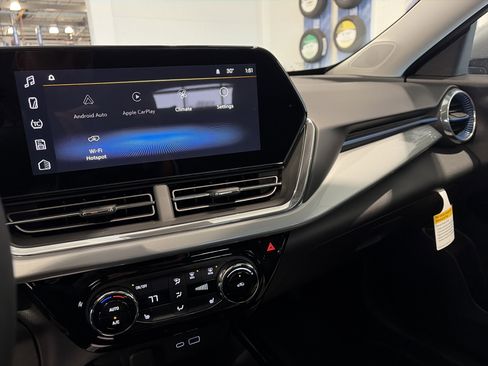 New 2026 Chevrolet Trax LT w/ Sunroof Package image 23