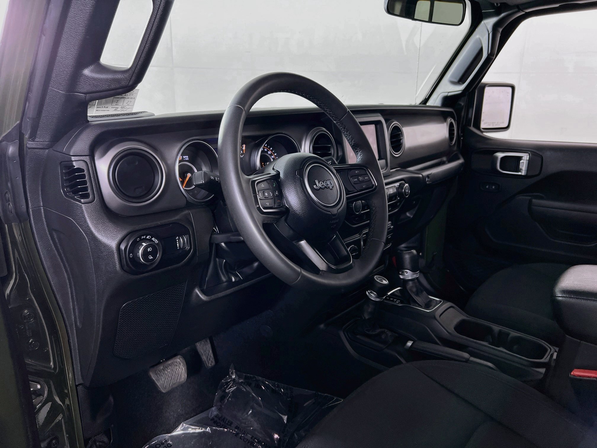 Used 2023 Jeep Gladiator Sport AWD/4WD image 9