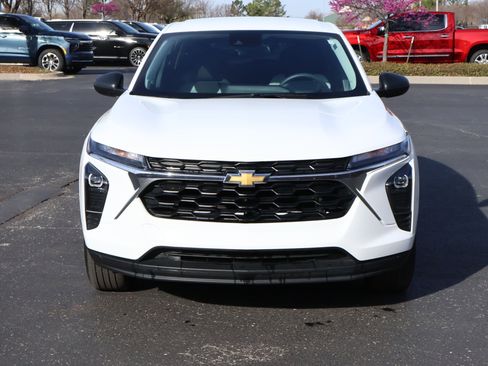 Used 2025 Chevrolet Trax LS image 20