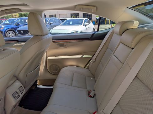 Used 2014 Lexus ES 350 w/ Luxury Package FWD image 13