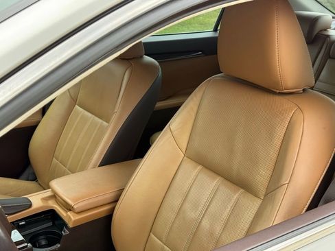 Used 2017 Lexus ES 350 w/ Luxury Package image 19