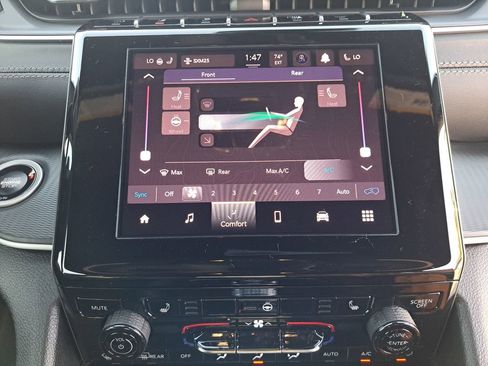 New 2025 Jeep Grand Cherokee L Altitude image 4