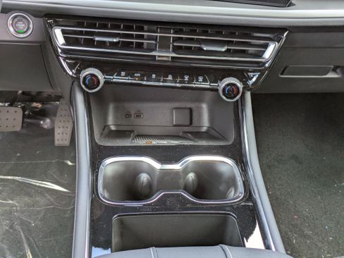 New 2025 Chevrolet Traverse LT image 6