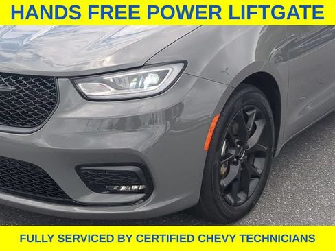 Used 2025 Chrysler Pacifica Limited FWD image 15