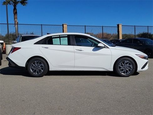 Certified 2025 Hyundai Elantra Blue image 27