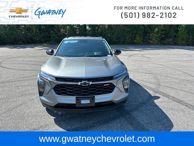 Used 2024 Chevrolet Trax RS w/ Sunroof Package FWD image 2