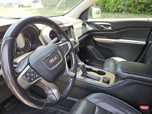 Used 2018 GMC Acadia Denali w/ Technology Package AWD/4WD image 9