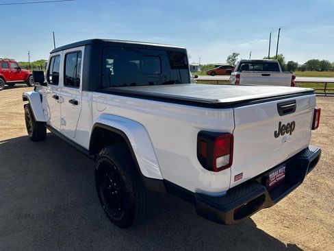 Used 2022 Jeep Gladiator Sport image 6
