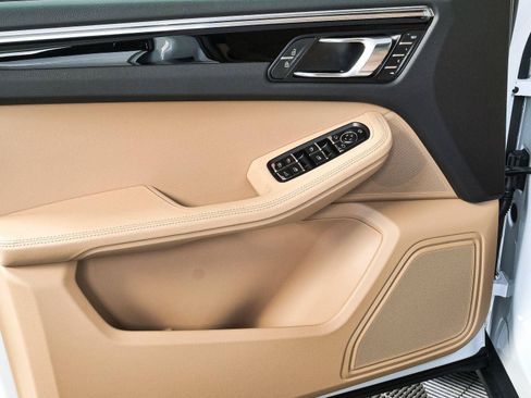 Certified 2026 Porsche Macan Turbo AWD/4WD image 6