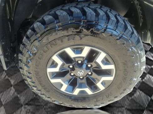 Used 2023 Toyota Tacoma TRD Off-Road image 9