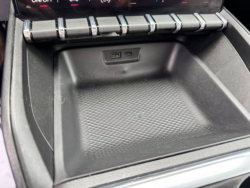 Used 2025 GMC Terrain Elevation image 31