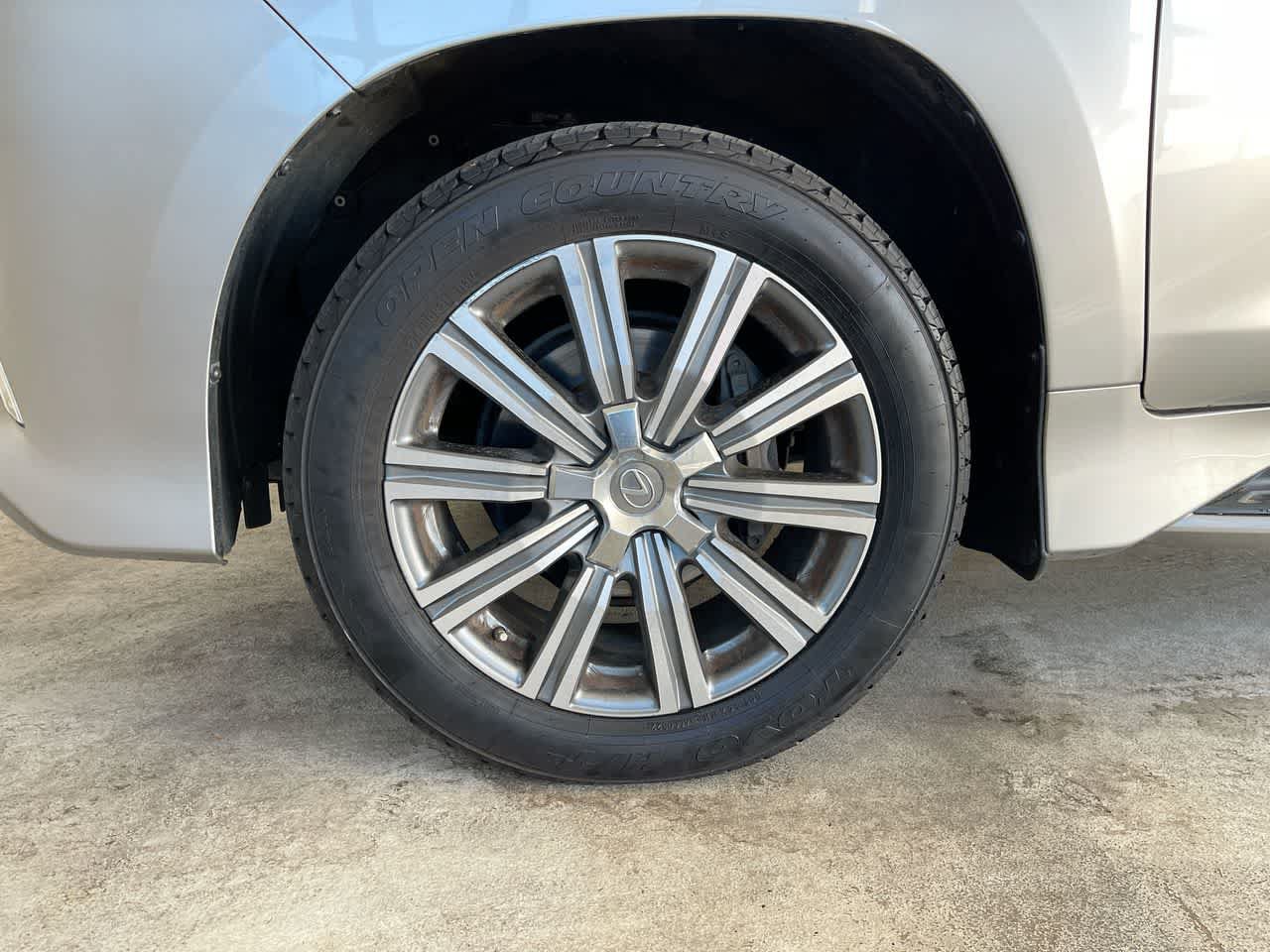 Used 2017 Lexus LX 570 4WD w/ Luxury Package image 10