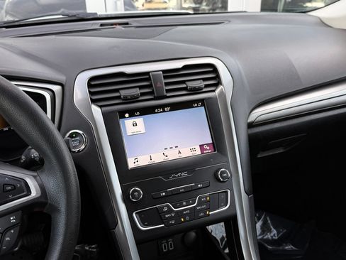 Used 2019 Ford Fusion SE FWD image 35