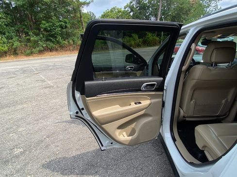 Used 2019 Jeep Grand Cherokee Limited RWD image 41