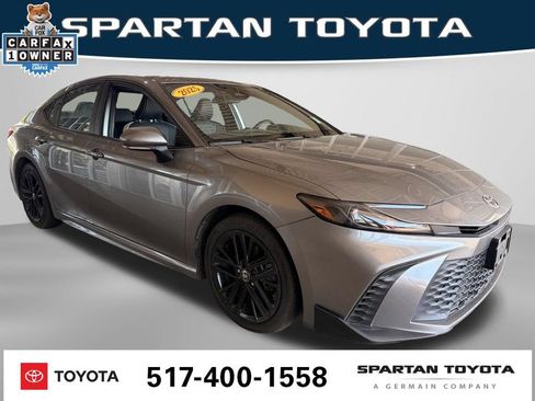 Used 2025 Toyota Camry SE FWD image 8