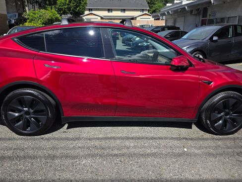 Used 2025 Tesla Model Y Long Range AWD/4WD image 4