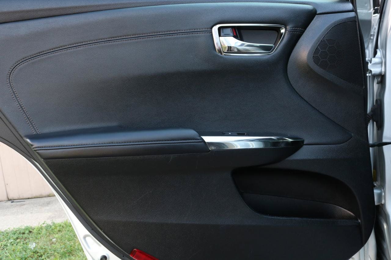 Used 2013 Toyota Avalon Limited FWD image 29
