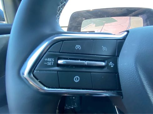 Used 2026 Chevrolet Traverse LT AWD/4WD image 25