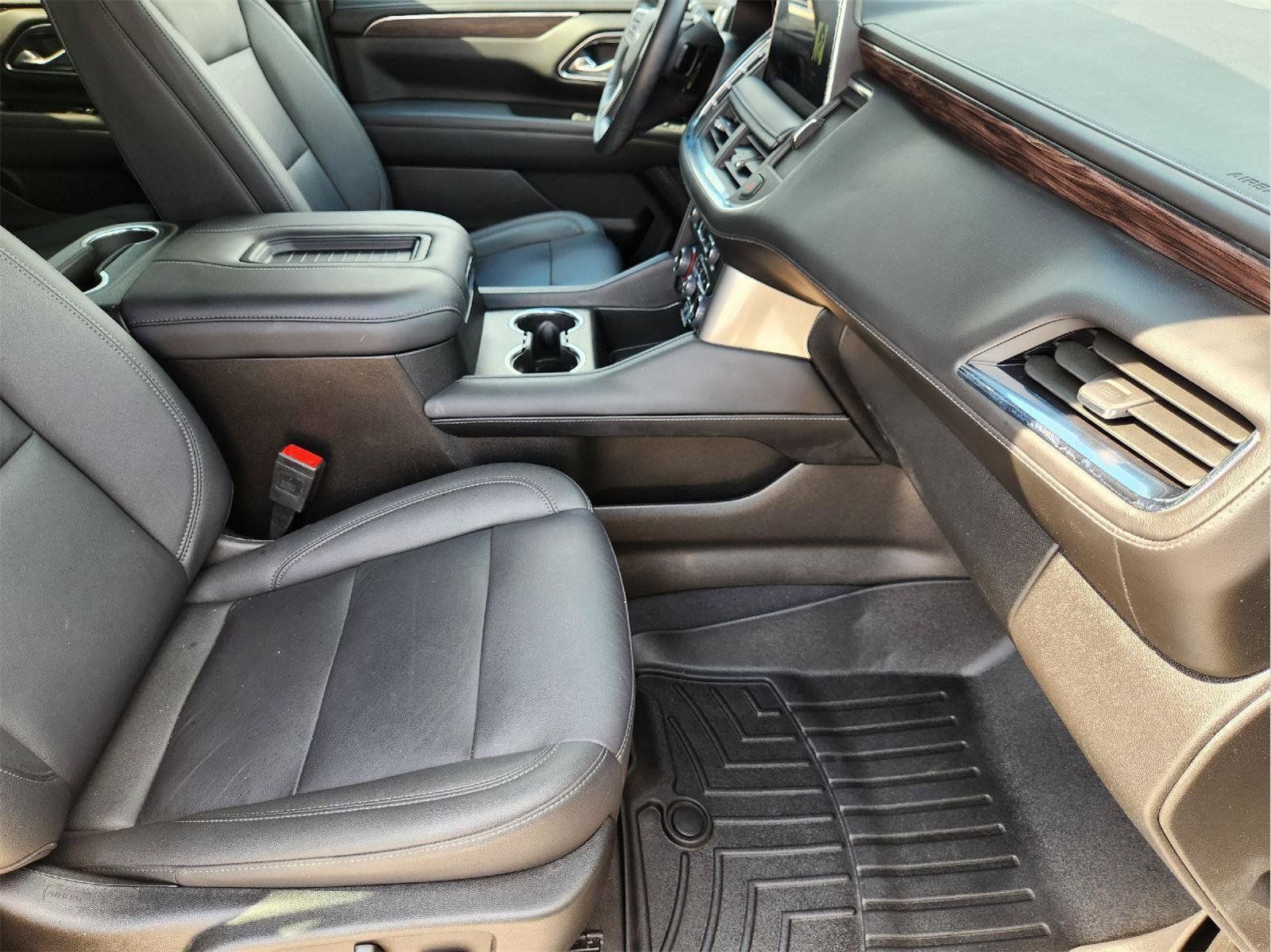 Used 2023 Chevrolet Suburban Z71 w/ Luxury Package AWD/4WD image 14