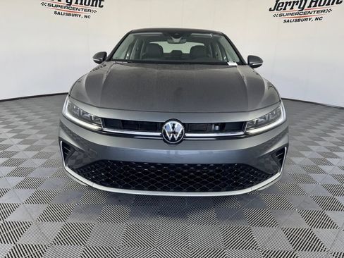 Used 2025 Volkswagen Jetta SEL FWD image 5