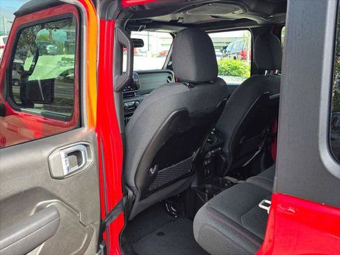 Used 2025 Jeep Wrangler Unlimited Rubicon AWD/4WD image 15