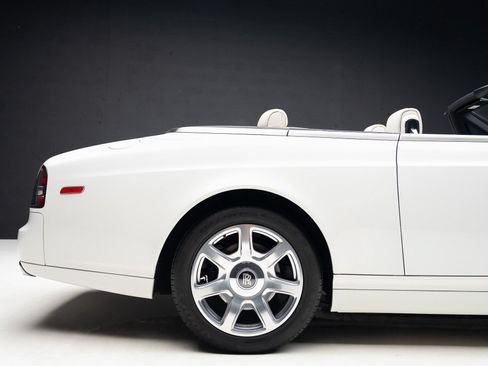 Used 2013 Rolls-Royce Phantom Drophead Coupe RWD image 37