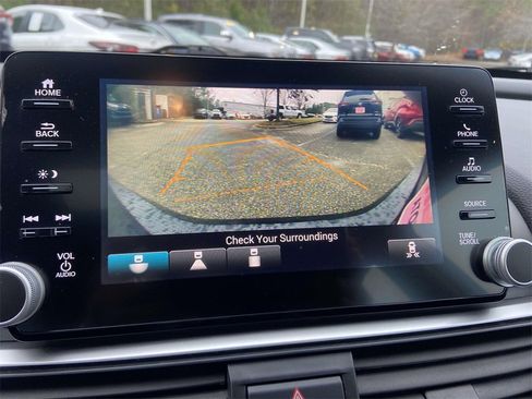 Used 2018 Honda Accord EX image 22